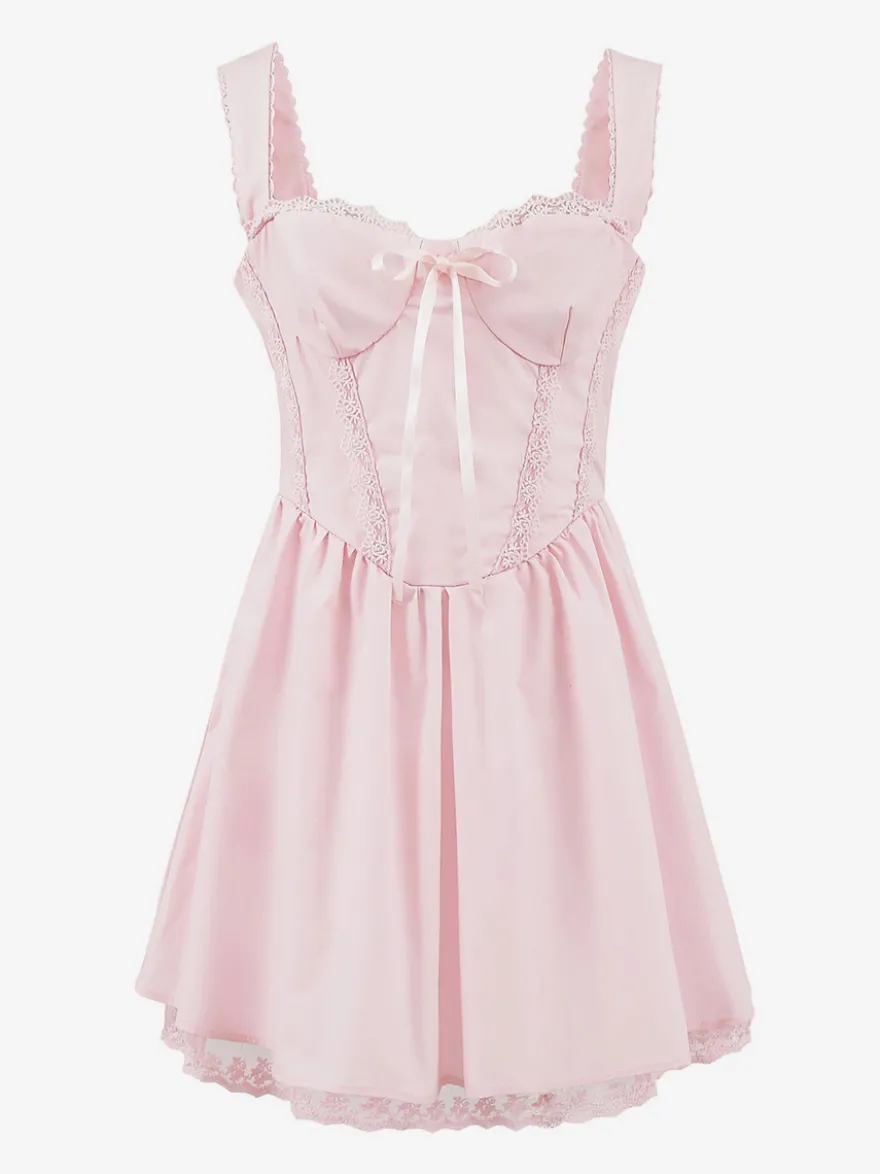 Mini-robe rose tendre à bordures en dentelle pour l'été 2026