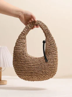 Mini sac bandoulière en raphia et paille style croissant tissé ajouré sac hobo sac à main d'été pour la plage.