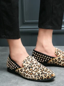 Mocassins homme léopard en daim à bout rond et rivets