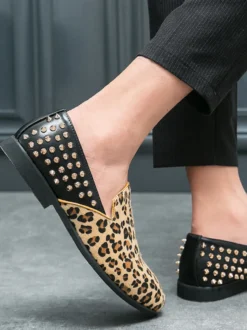 Mocassins homme léopard en daim à bout rond et rivets