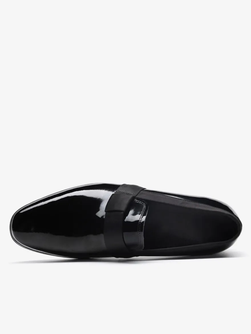 Mocassins noirs pour homme bout rond en cuir véritable.