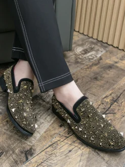 Mocassins à rivets dorés pour homme chaussures habillées en daim et cuir à enfiler formelles et décontractées pour soirées de mariage