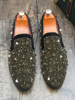 Mocassins à rivets dorés pour homme chaussures habillées en daim et cuir à enfiler formelles et décontractées pour soirées de mariage