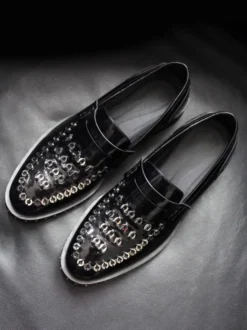 Mocassins à rivets pour hommes en cuir de vache avec détails métalliques
