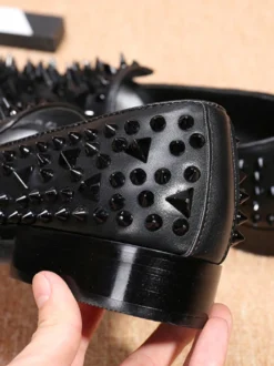 Mocassins à rivets pour hommes bout pointu en cuir de vache à enfiler pour bal de promo ou mariage
