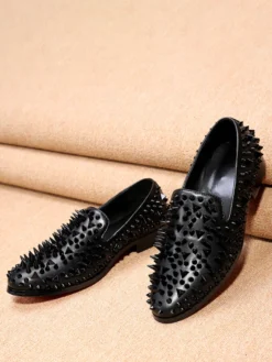 Mocassins à rivets pour hommes bout pointu en cuir de vache à enfiler pour bal de promo ou mariage