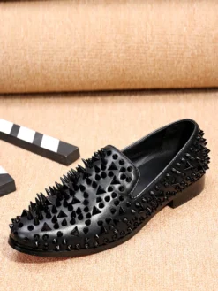 Mocassins à rivets pour hommes bout pointu en cuir de vache à enfiler pour bal de promo ou mariage