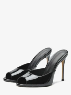Mules à talons hauts bout ouvert sandales noires à talons aiguilles sans talon.