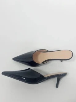 Mules à talons hauts Escarpins noirs à bout pointu et à talons aiguilles