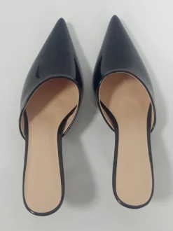 Mules à talons hauts Escarpins noirs à bout pointu et à talons aiguilles