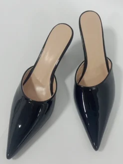 Mules à talons hauts Escarpins noirs à bout pointu et à talons aiguilles