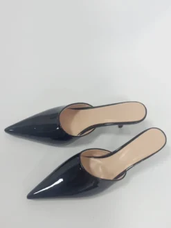 Mules à talons hauts Escarpins noirs à bout pointu et à talons aiguilles