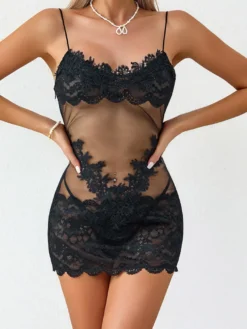 Nuisette en dentelle florale transparente mini-robe nuisette à fines bretelles et résille transparente