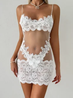 Nuisette en dentelle florale transparente mini-robe nuisette à fines bretelles et résille transparente