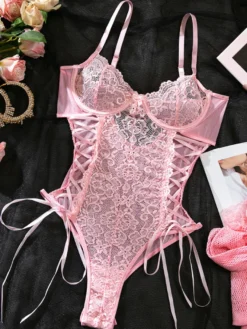 Nuisette en dentelle rose à lacets avec chaussettes hautes