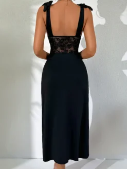 Nuisette longue en dentelle dos nu sans manches vert émeraude moulante fente haute sur le côté lingerie sexy