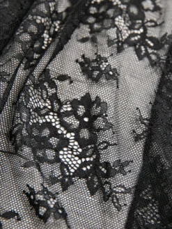 Nuisette longue noire sexy gainante dos nu découpée en polyester lingerie