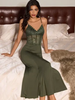 Nuisette longue vert chasseur en dentelle dos nu lingerie sexy