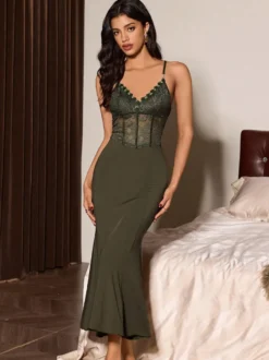 Nuisette longue vert chasseur en dentelle dos nu lingerie sexy
