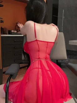 Nuisette rose en résille transparente avec corset à ouverture sur la poitrine