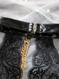 Nuisettes en dentelle noires gainantes et sexy pour femmes