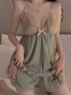 Nuisette sexy en dentelle verte dos nu et tulle style babydoll pour femme.