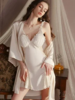 Nuisette sexy en satin bordeaux dentelle et tulle dos nu pour femme.