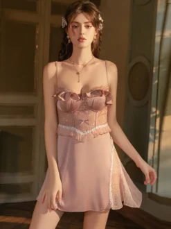 Nuisette sexy en satin rose poudré dentelle et tulle dos nu style babydoll.