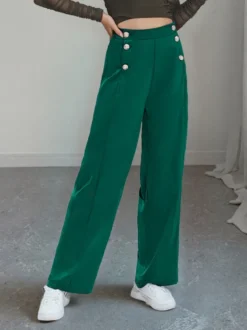 Pantalon de costume taille haute à double boutonnage et jambes larges coupe drapée.