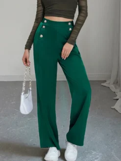 Pantalon de costume taille haute à double boutonnage et jambes larges coupe drapée.