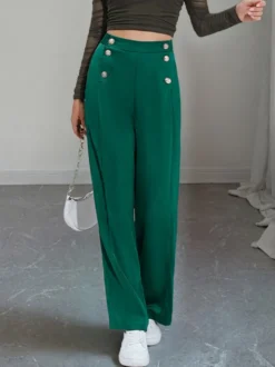 Pantalon de costume taille haute à double boutonnage et jambes larges coupe drapée.