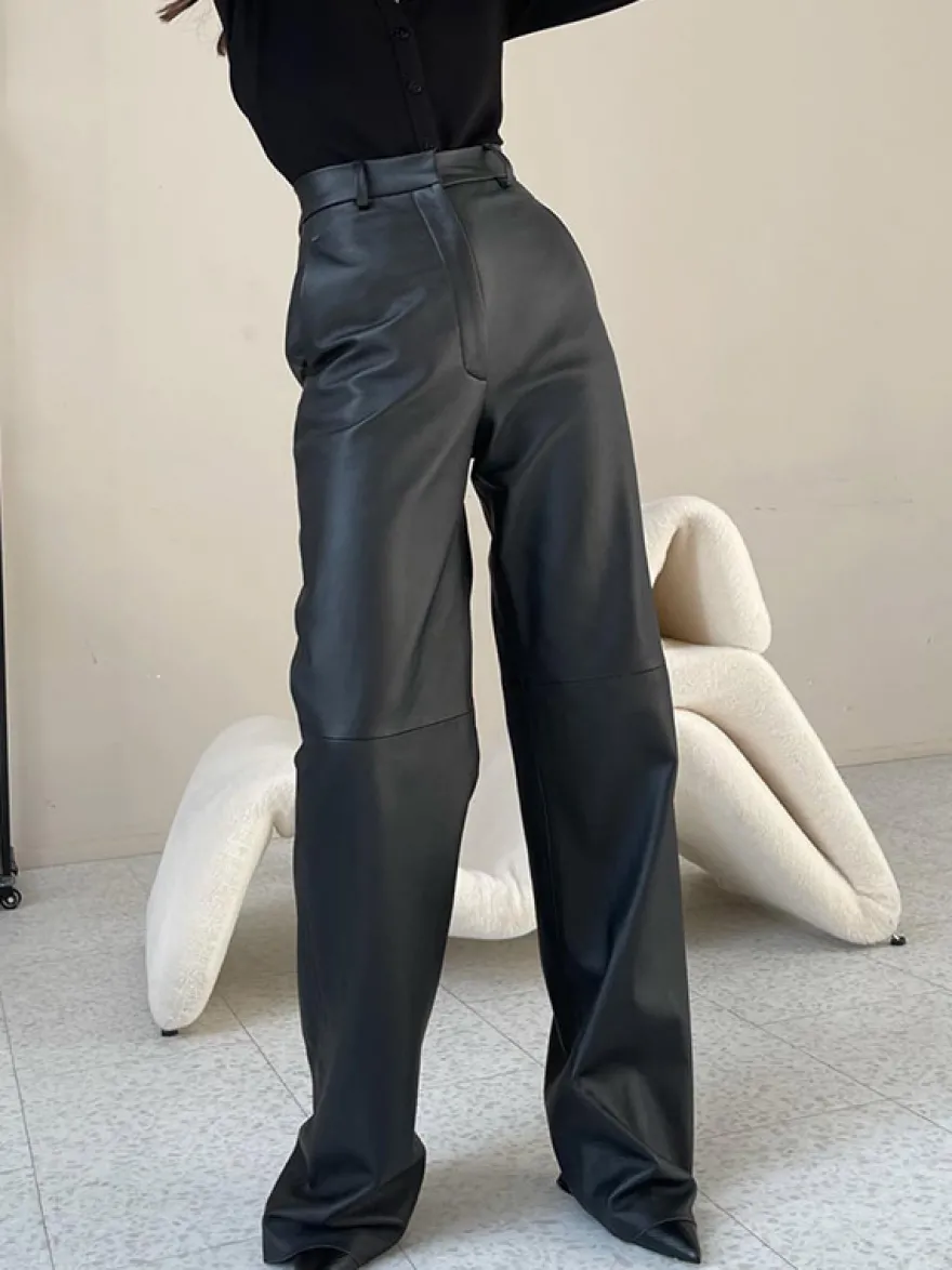 Pantalon droit en similicuir bleu à boutons taille naturelle