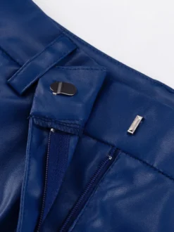 Pantalon droit en similicuir bleu à boutons taille naturelle