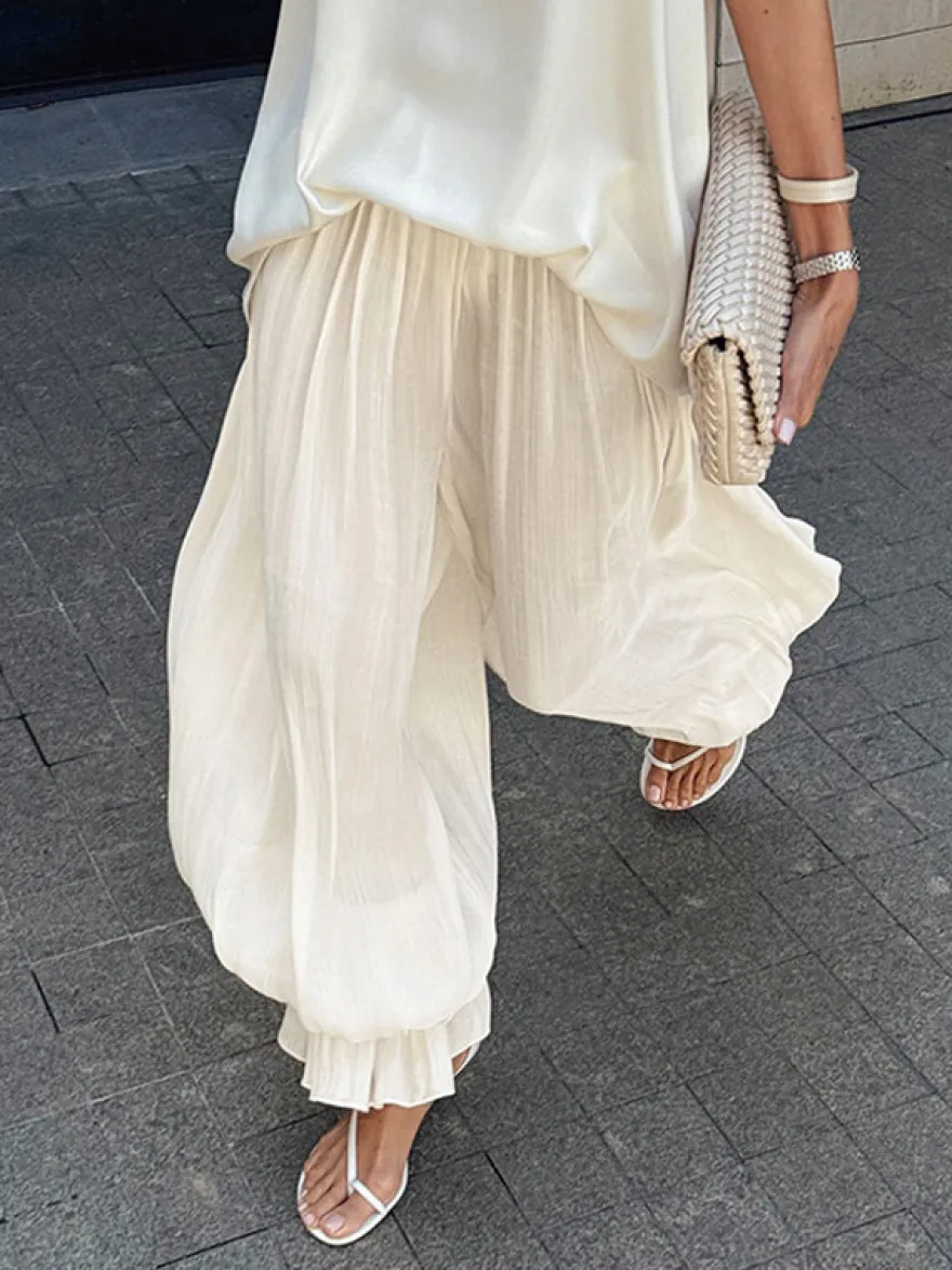 Pantalon harem fluide et drapé à taille haute élastique et ourlet à volants jambes larges.
