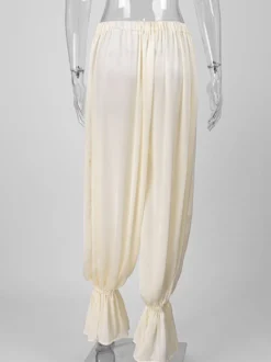 Pantalon harem fluide et drapé à taille haute élastique et ourlet à volants jambes larges.