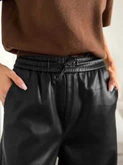 Pantalon large en similicuir à taille élastique et cordon de serrage