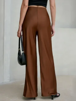 Pantalon marron en satin taille naturelle