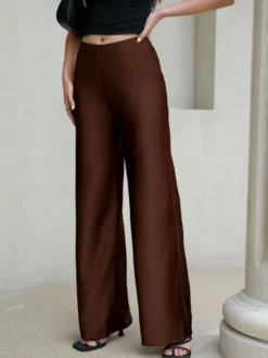 Pantalon marron en satin taille naturelle