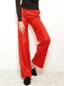 Pantalon rouge en similicuir PU taille naturelle coupe droite chic
