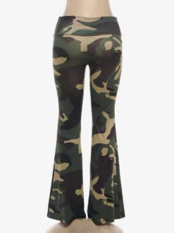 Pantalon évasé taille haute à imprimé camouflage et décolleté en V coupe slim jambes pattes d'éléphant