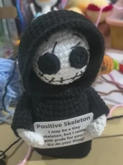 Peluche au crochet pour Halloween squelette creux chauve-souris et citrouille amigurumi décoration gothique faite à la main