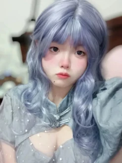 Perruque Lolita douce longue ébouriffée en fibre résistante à la chaleur bleu ciel clair accessoires Lolita