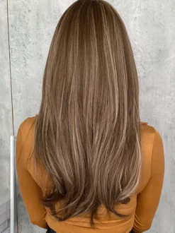Perruque synthétique à cheveux longs et raides avec frange rideau pour femme 2026