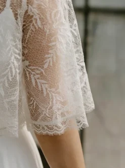 2 pièces combinaison mariage civil robe de mariée bohème en mousseline décolleté travaillé coupe trapèze longueur thé fermeture éclair manches courtes
