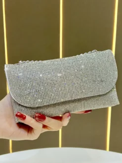 Pochette enveloppe à strass chevron bandoulière chaîne amovible sac à main scintillant pour soirée mariage ou fête.