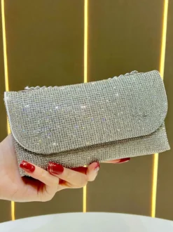 Pochette enveloppe à strass chevron bandoulière chaîne amovible sac à main scintillant pour soirée mariage ou fête.