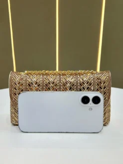 Pochette enveloppe à strass chevron bandoulière chaîne amovible sac à main scintillant pour soirée mariage ou fête.