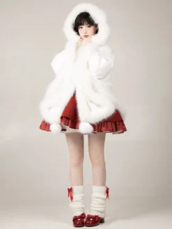 Poncho gothique Lolita en polyester blanc avec pompons pour l'automne