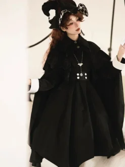 Poncho gothique Lolita en polyester noir à volants vêtements d'extérieur Lolita d'hiver
