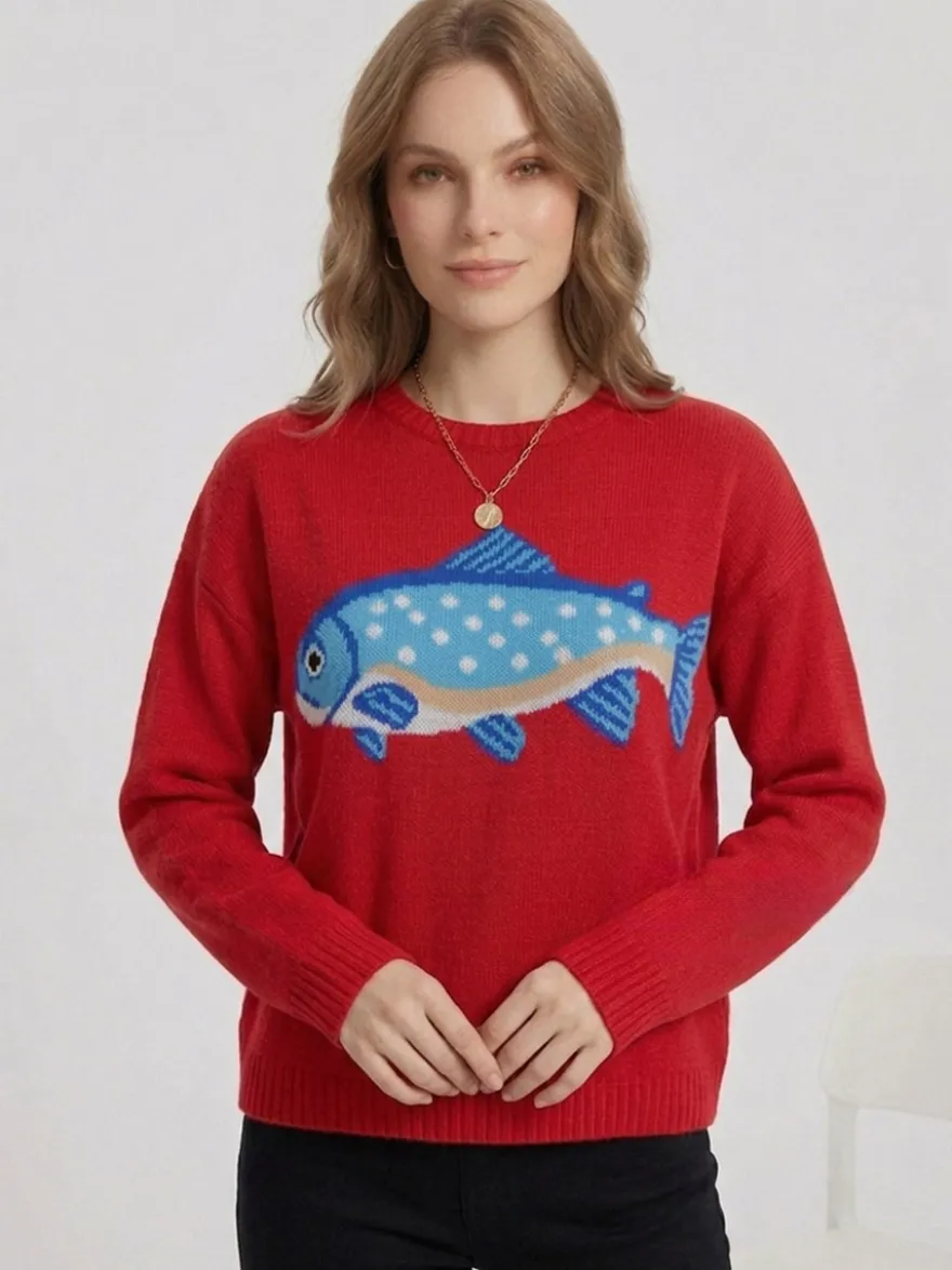 Pull femme à col rond en maille brodée de poissons manches longues coupe ample et décontractée.